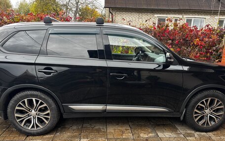 Mitsubishi Outlander III рестайлинг 3, 2018 год, 2 100 000 рублей, 13 фотография