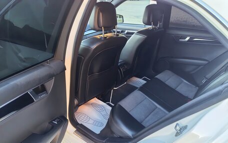 Mercedes-Benz C-Класс, 2011 год, 1 200 000 рублей, 25 фотография