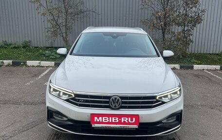Volkswagen Passat B8 рестайлинг, 2019 год, 2 275 000 рублей, 2 фотография