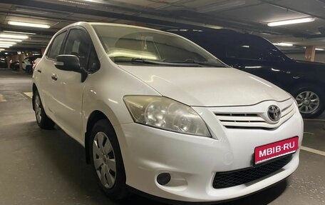 Toyota Auris II, 2011 год, 920 000 рублей, 1 фотография