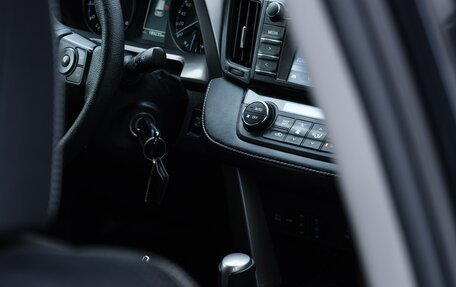 Toyota RAV4, 2016 год, 2 300 000 рублей, 13 фотография