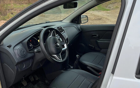 Renault Logan II, 2019 год, 690 000 рублей, 11 фотография
