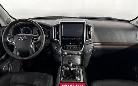 Toyota Land Cruiser 200, 2016 год, 4 650 000 рублей, 16 фотография