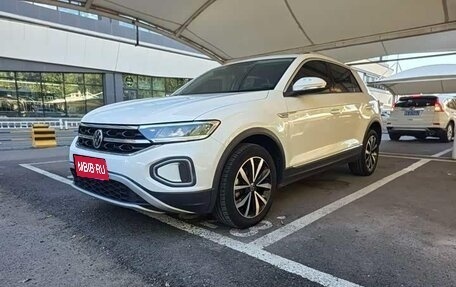 Volkswagen T-Roc I, 2023 год, 1 850 000 рублей, 1 фотография