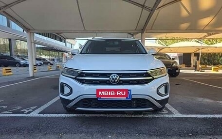 Volkswagen T-Roc I, 2023 год, 1 850 000 рублей, 2 фотография