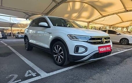 Volkswagen T-Roc I, 2023 год, 1 850 000 рублей, 3 фотография