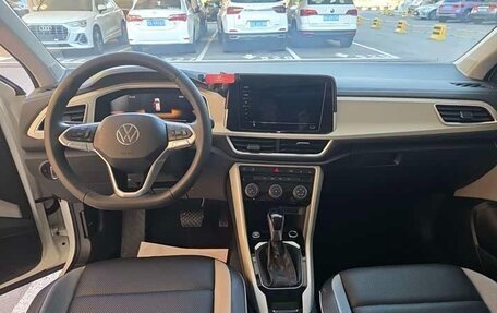 Volkswagen T-Roc I, 2023 год, 1 850 000 рублей, 11 фотография