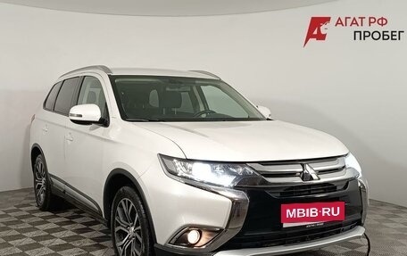 Mitsubishi Outlander III рестайлинг 3, 2018 год, 1 990 000 рублей, 1 фотография
