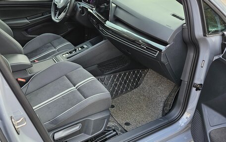 Volkswagen Golf VIII, 2022 год, 2 750 000 рублей, 14 фотография