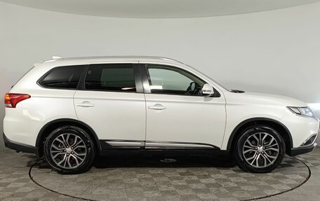 Mitsubishi Outlander III рестайлинг 3, 2018 год, 1 990 000 рублей, 8 фотография