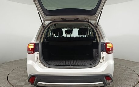 Mitsubishi Outlander III рестайлинг 3, 2018 год, 1 990 000 рублей, 15 фотография