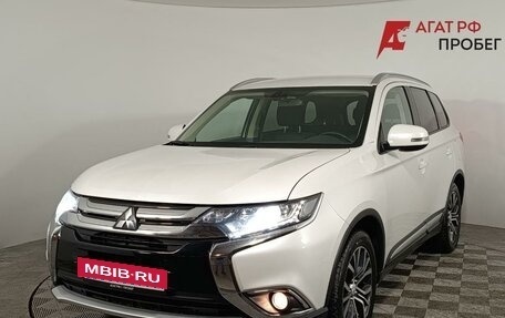Mitsubishi Outlander III рестайлинг 3, 2018 год, 1 990 000 рублей, 3 фотография