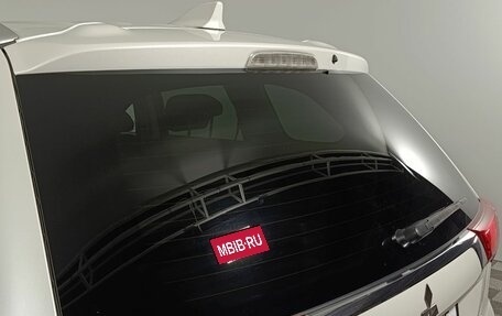 Mitsubishi Outlander III рестайлинг 3, 2018 год, 1 990 000 рублей, 16 фотография