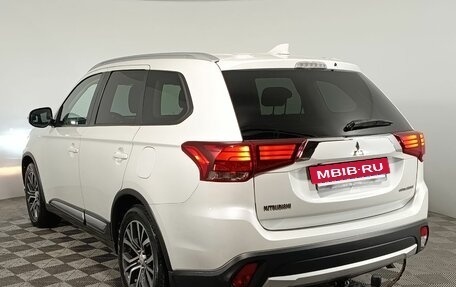Mitsubishi Outlander III рестайлинг 3, 2018 год, 1 990 000 рублей, 5 фотография
