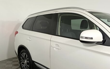 Mitsubishi Outlander III рестайлинг 3, 2018 год, 1 990 000 рублей, 21 фотография
