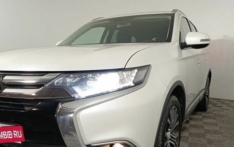 Mitsubishi Outlander III рестайлинг 3, 2018 год, 1 990 000 рублей, 19 фотография
