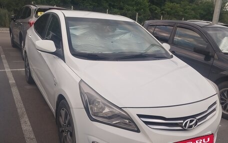 Hyundai Solaris II рестайлинг, 2015 год, 1 100 000 рублей, 2 фотография