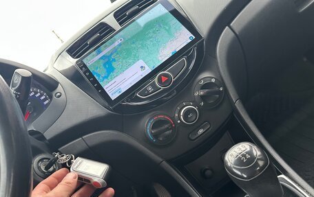 Hyundai Solaris II рестайлинг, 2011 год, 470 000 рублей, 4 фотография