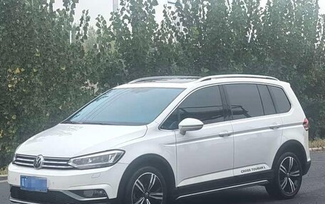 Volkswagen Touran III, 2023 год, 1 900 100 рублей, 1 фотография