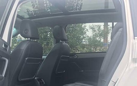 Volkswagen Touran III, 2023 год, 1 900 100 рублей, 13 фотография