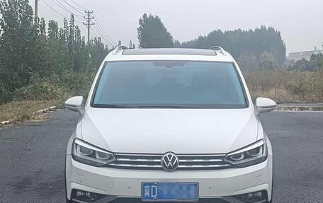 Volkswagen Touran III, 2023 год, 1 900 100 рублей, 2 фотография