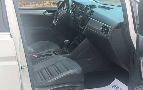 Volkswagen Touran III, 2023 год, 1 900 100 рублей, 10 фотография