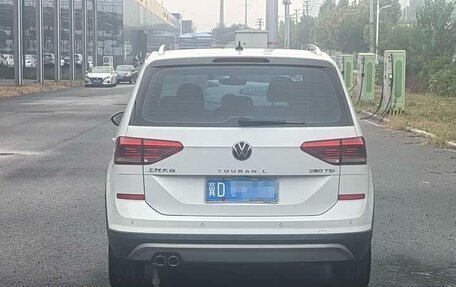 Volkswagen Touran III, 2023 год, 1 900 100 рублей, 6 фотография