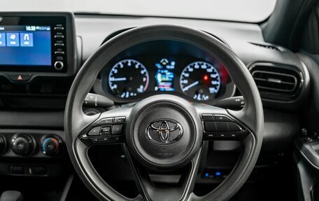Toyota Yaris, 2020 год, 1 075 000 рублей, 10 фотография