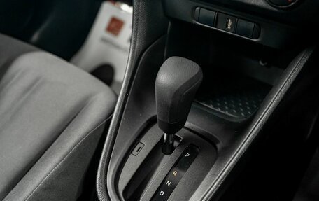 Toyota Yaris, 2020 год, 1 075 000 рублей, 15 фотография