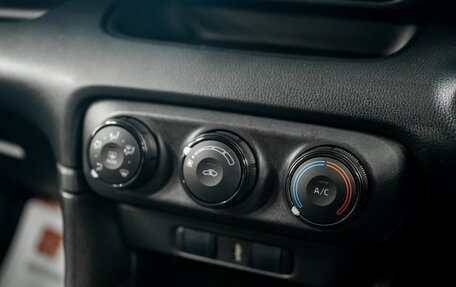 Toyota Yaris, 2020 год, 1 075 000 рублей, 14 фотография