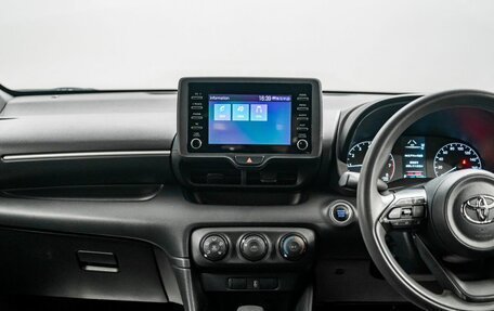 Toyota Yaris, 2020 год, 1 075 000 рублей, 12 фотография