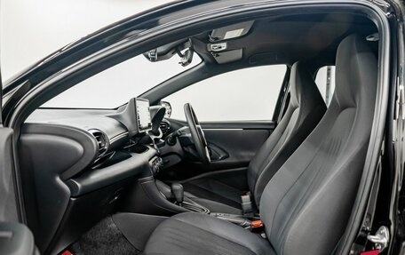 Toyota Yaris, 2020 год, 1 075 000 рублей, 7 фотография