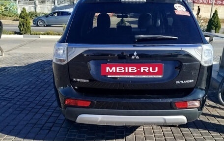 Mitsubishi Outlander III рестайлинг 3, 2014 год, 1 300 000 рублей, 4 фотография