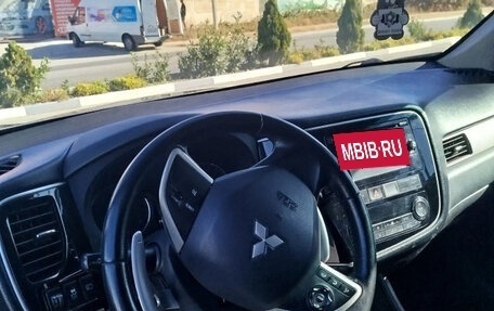 Mitsubishi Outlander III рестайлинг 3, 2014 год, 1 300 000 рублей, 7 фотография