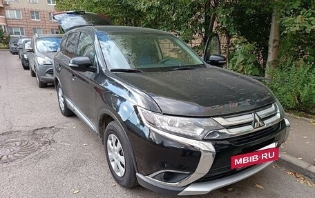 Mitsubishi Outlander III рестайлинг 3, 2016 год, 2 250 000 рублей, 2 фотография
