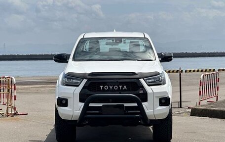 Toyota Hilux VIII, 2023 год, 4 499 000 рублей, 8 фотография