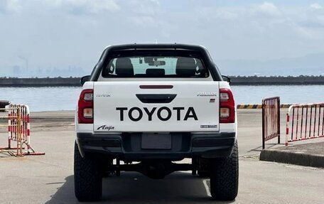 Toyota Hilux VIII, 2023 год, 4 499 000 рублей, 4 фотография