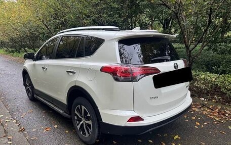 Toyota RAV4, 2016 год, 1 999 000 рублей, 3 фотография