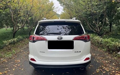 Toyota RAV4, 2016 год, 1 999 000 рублей, 4 фотография