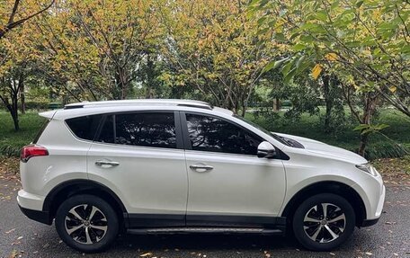 Toyota RAV4, 2016 год, 1 999 000 рублей, 6 фотография