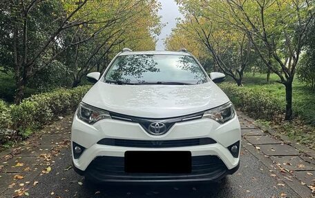 Toyota RAV4, 2016 год, 1 999 000 рублей, 8 фотография