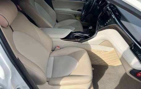 Toyota Camry, 2018 год, 3 400 000 рублей, 8 фотография
