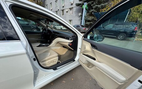 Toyota Camry, 2018 год, 3 400 000 рублей, 7 фотография