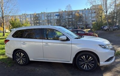 Mitsubishi Outlander III рестайлинг 3, 2022 год, 2 600 000 рублей, 1 фотография