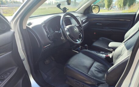 Mitsubishi Outlander III рестайлинг 3, 2017 год, 2 480 000 рублей, 2 фотография
