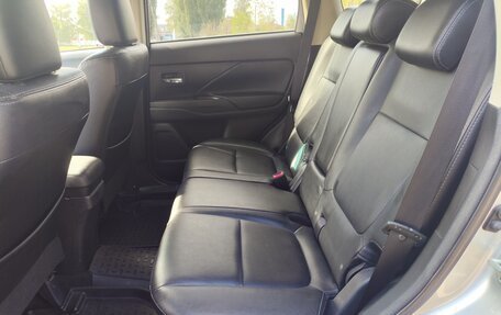Mitsubishi Outlander III рестайлинг 3, 2017 год, 2 480 000 рублей, 5 фотография