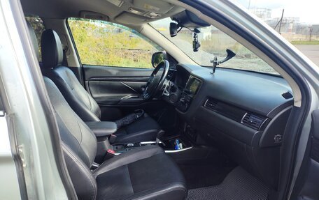 Mitsubishi Outlander III рестайлинг 3, 2017 год, 2 480 000 рублей, 9 фотография