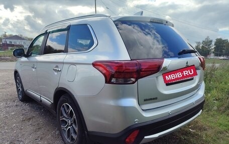 Mitsubishi Outlander III рестайлинг 3, 2017 год, 2 480 000 рублей, 13 фотография