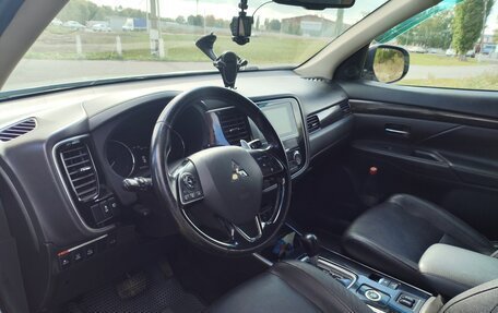 Mitsubishi Outlander III рестайлинг 3, 2017 год, 2 480 000 рублей, 18 фотография