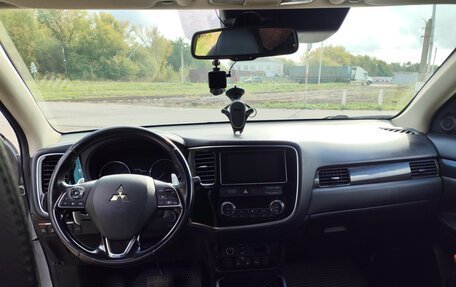 Mitsubishi Outlander III рестайлинг 3, 2017 год, 2 480 000 рублей, 19 фотография